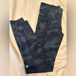 Fast and Free Brushed Fabric High-Rise Tight 28"
Color: Camo Deep Coal Multi